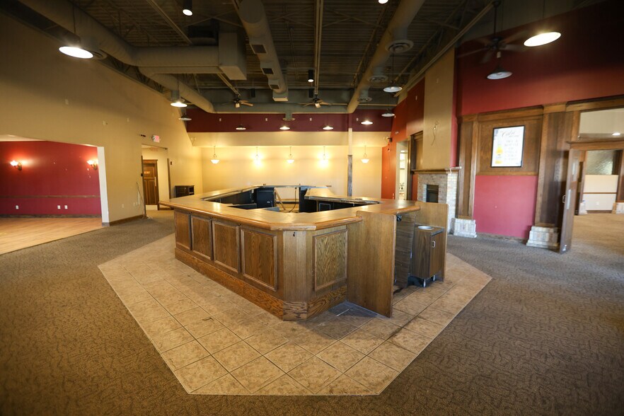 More Photos Of 1225 Timberlane Dr, Sauk Centre General Retail For Sale