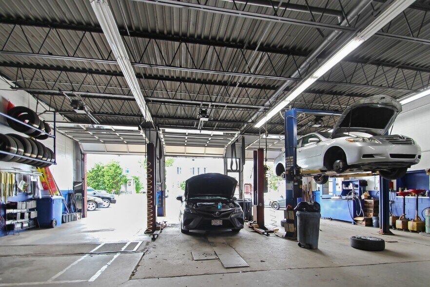 More Photos Of 284 S Broadway, Lawrence Auto Dealership For Sale