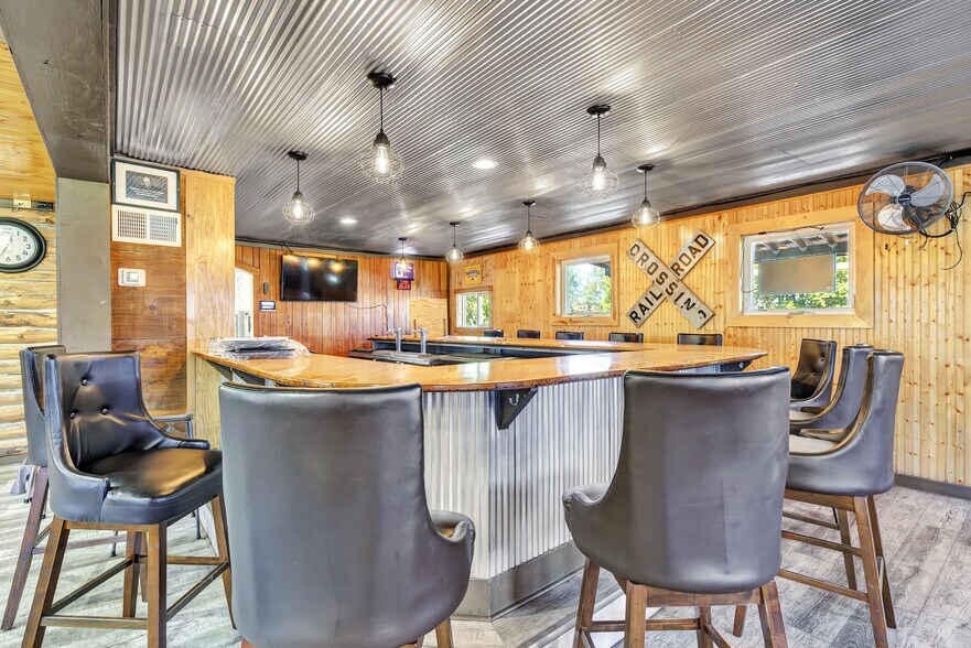 More Photos Of 621 Bissell St, White Lake Restaurant For Sale