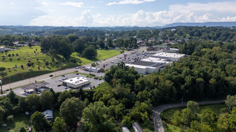 More Photos Of 398-466 Cummings St, Abingdon General Retail For Lease