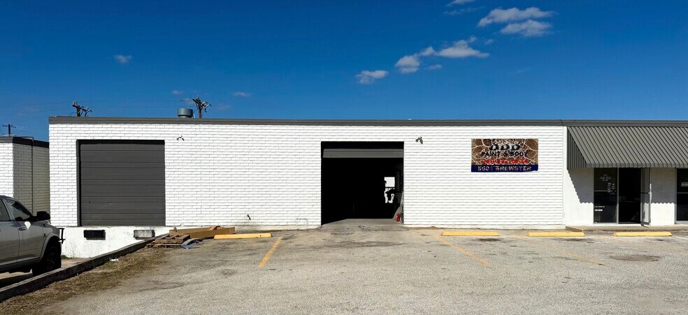 More Photos Of 5501-5505 Brewster St, San Antonio Warehouse For Lease