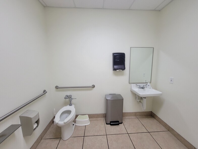 More Photos Of 21510 Kingsland Blvd, Katy Medical For Lease