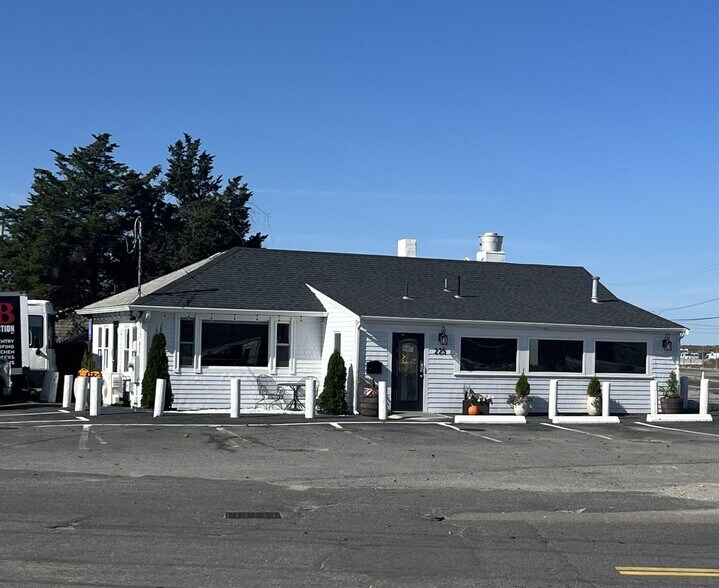 Primary Photo Of 225 Iyannough Rd, Hyannis Restaurant For Sale