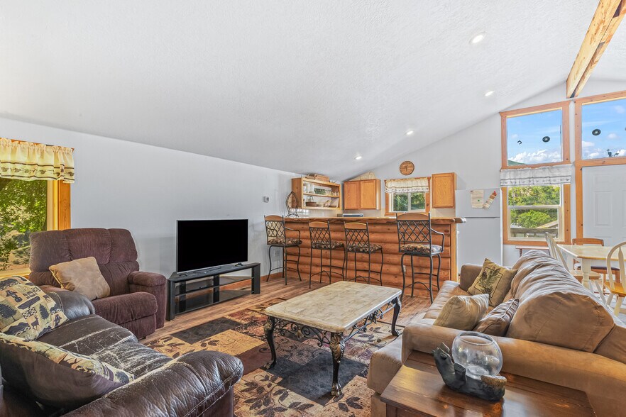 More Photos Of 302 Berger St, Riggins Apartments For Sale