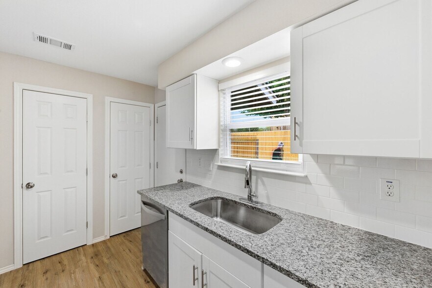 More Photos Of 6709 Wentworth Dr, Austin Apartments For Sale