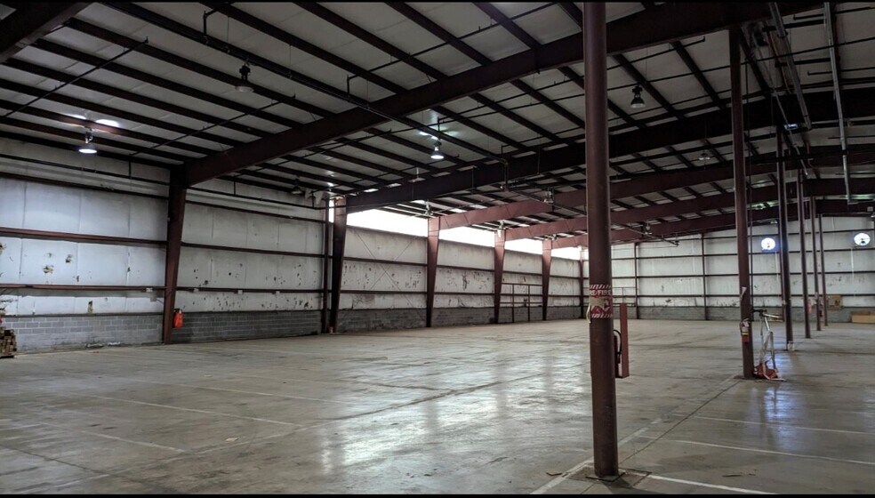 More Photos Of 1400 Montgomery, South Hill Warehouse For Lease