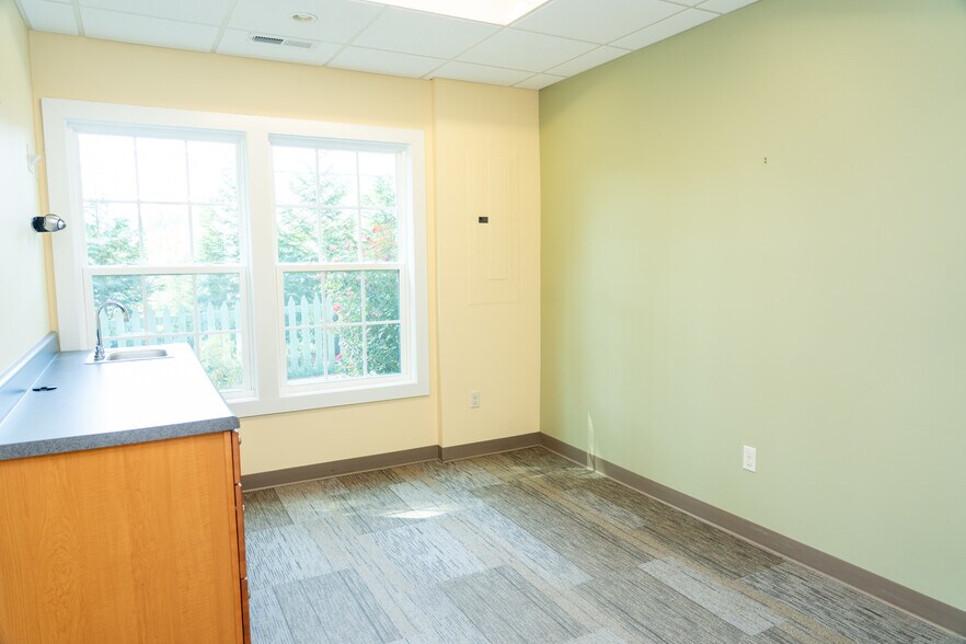 More Photos Of 580 Radford Ln, Crozet Medical For Lease