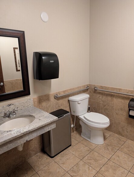 More Photos Of 2680 S Eagle Rd, Meridian Medical For Lease