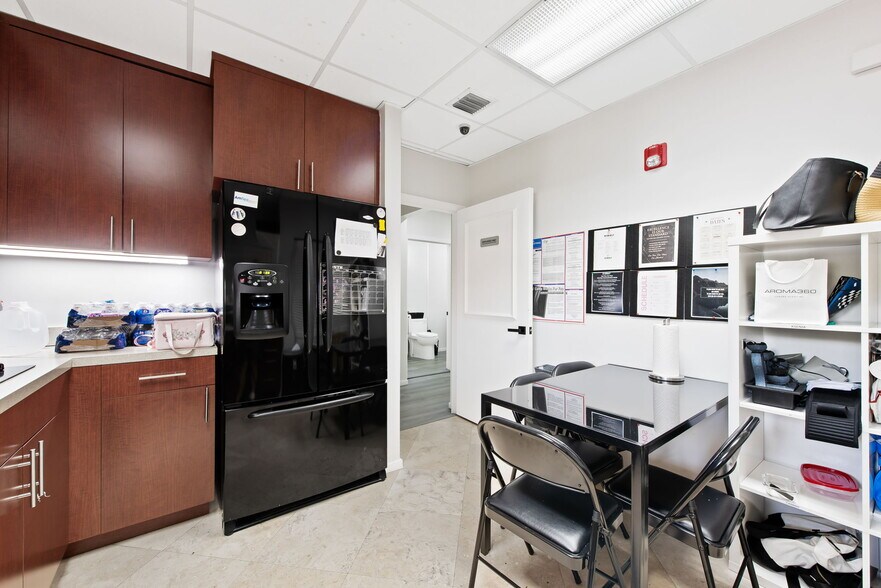 More Photos Of 825-875 Meadows Rd, Boca Raton Medical For Lease