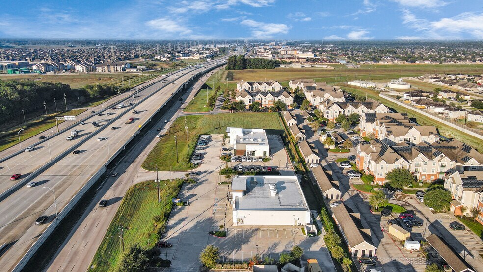 More Photos Of 10423 N Sam Houston Pky E, Humble Sports And Entertainment For Sale