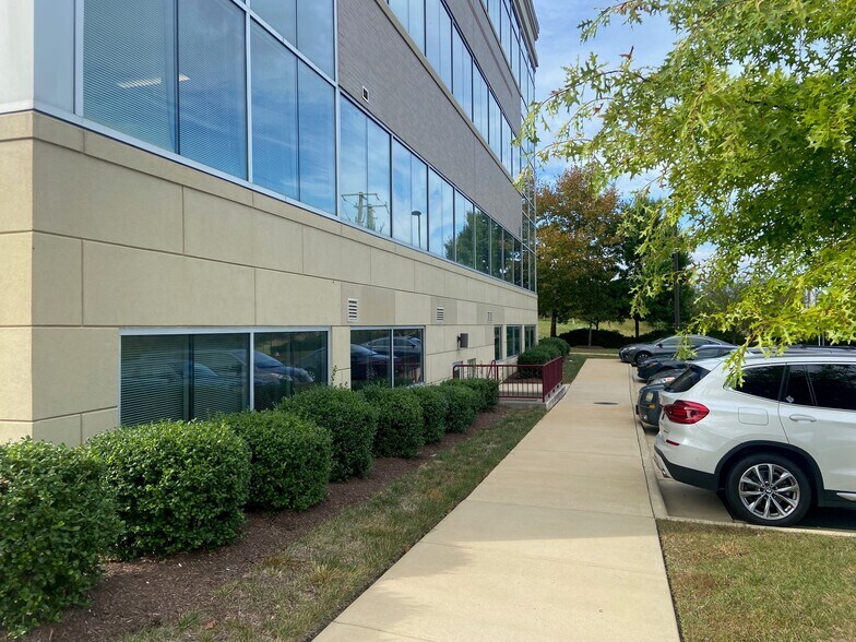 More Photos Of 19490 Sandridge Way, Leesburg Medical For Lease