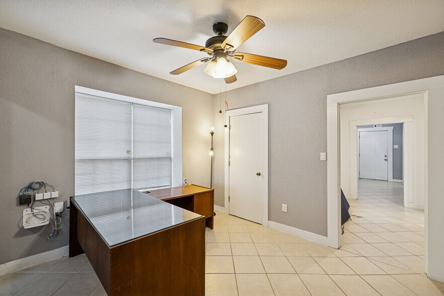 More Photos Of 937 Culebra Rd, San Antonio Office Residential For Lease