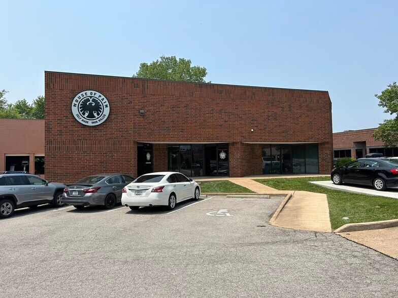 More Photos Of 251-253 Chesterfield Industrial Blvd, Chesterfield Warehouse For Sale