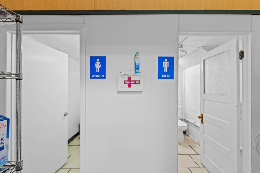 More Photos Of 162 W Plant St, Winter Garden General Retail For Lease