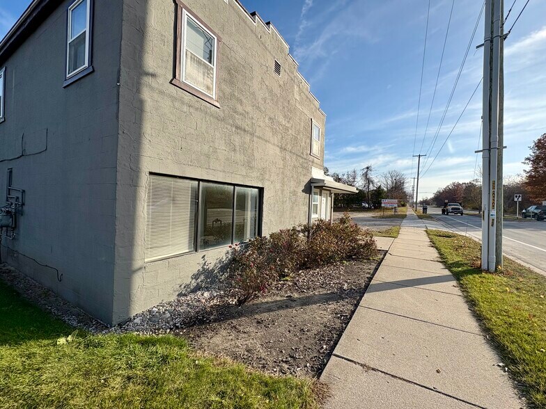 More Photos Of 717 Woodmere Ave, Traverse City Storefront Retail Residential For Lease