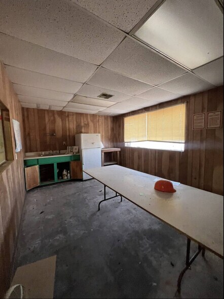 More Photos Of 1838 Federal Rd, Houston Warehouse For Sale