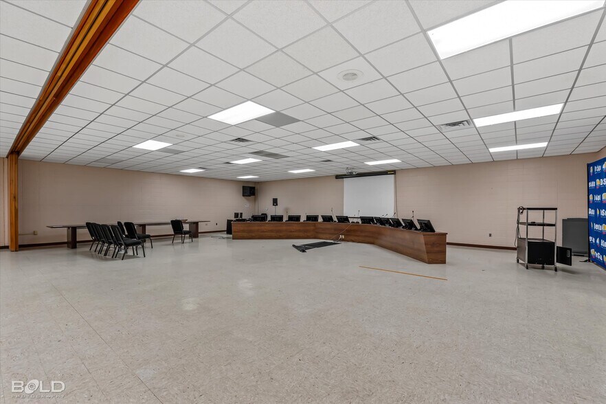 More Photos Of 523 Oxford Rd, Mansfield Office For Sale