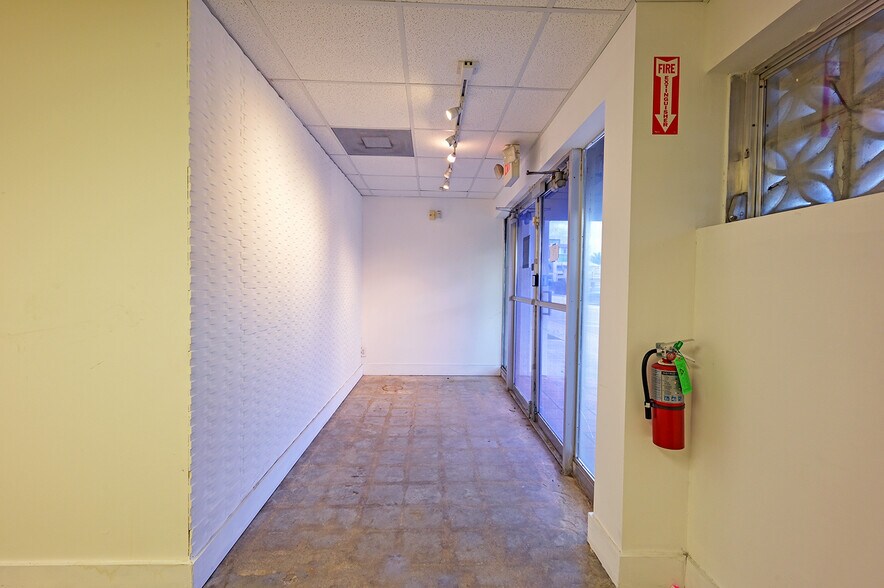 More Photos Of 901 NE 79th St, Miami Office For Lease
