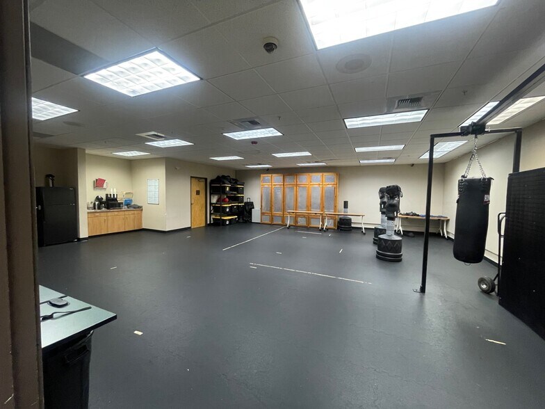 More Photos Of 6649 S Paris St, Centennial Storefront Retail Office For Lease