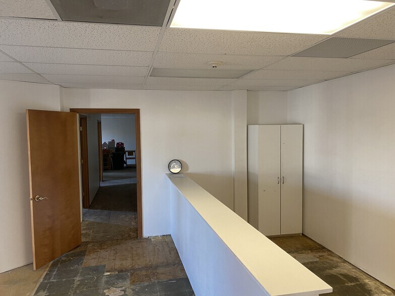 More Photos Of 1215 Thayer Dr, Richland Storefront Retail Office For Lease