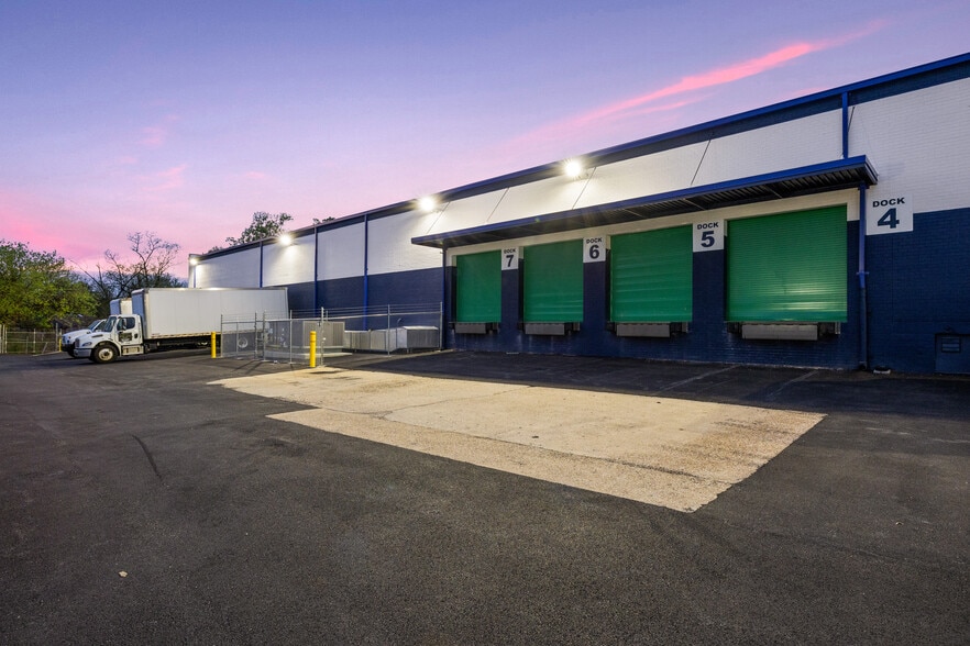 More Photos Of 3342 Bladensburg Rd, Brentwood Warehouse For Lease