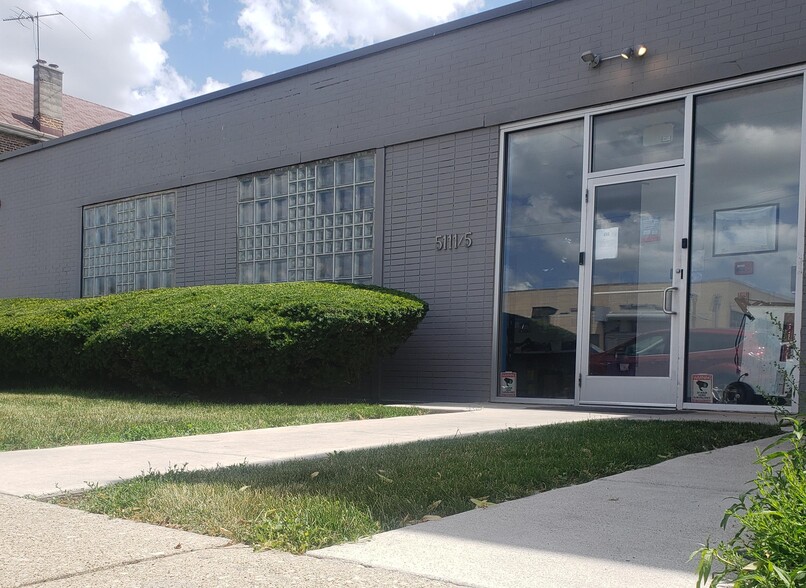 Primary Photo Of 5111-5115 W Roosevelt Rd, Cicero Manufacturing For Sale