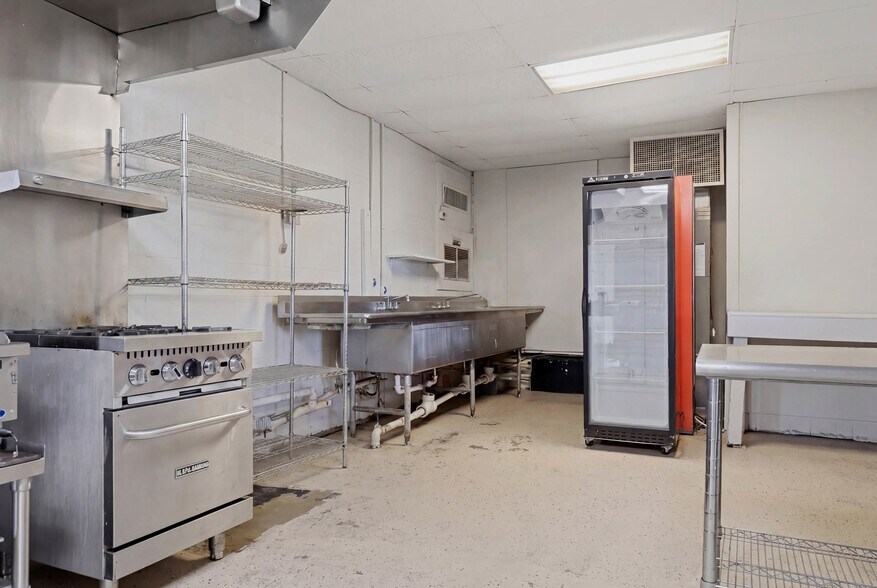 More Photos Of 450 Stephens St, Rochelle Storefront Retail Office For Sale