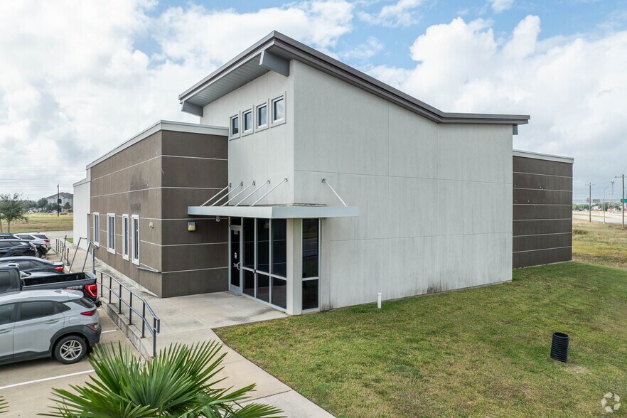 More Photos Of 7236 Medical Center Dr, Texas City Medical For Lease