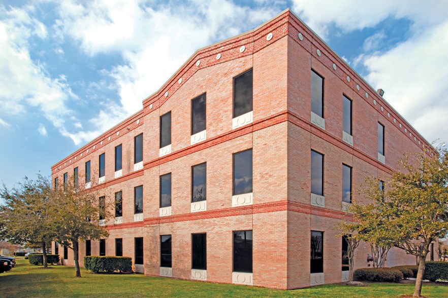 Primary Photo Of 15400 Southwest Fwy, Sugar Land Medical For Lease