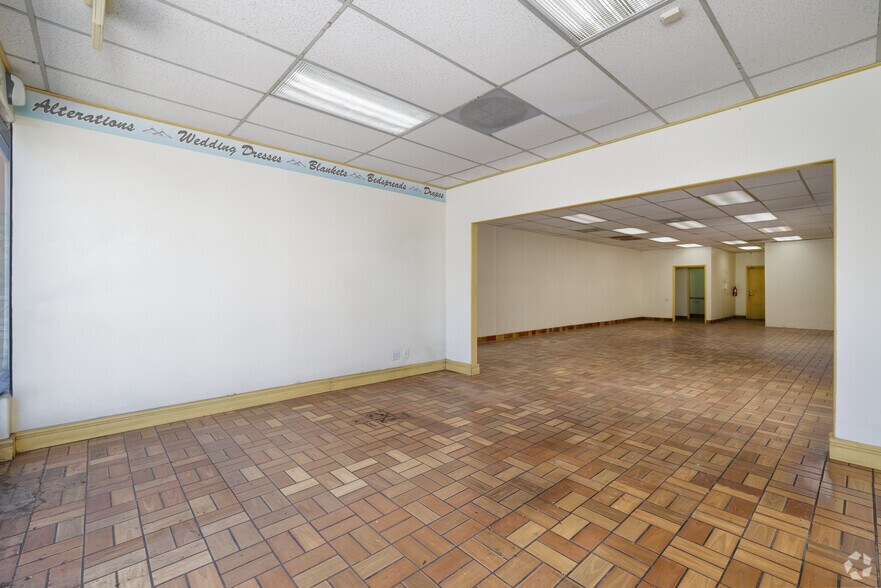 More Photos Of 1815 E Valley Pky, Escondido Storefront For Sale