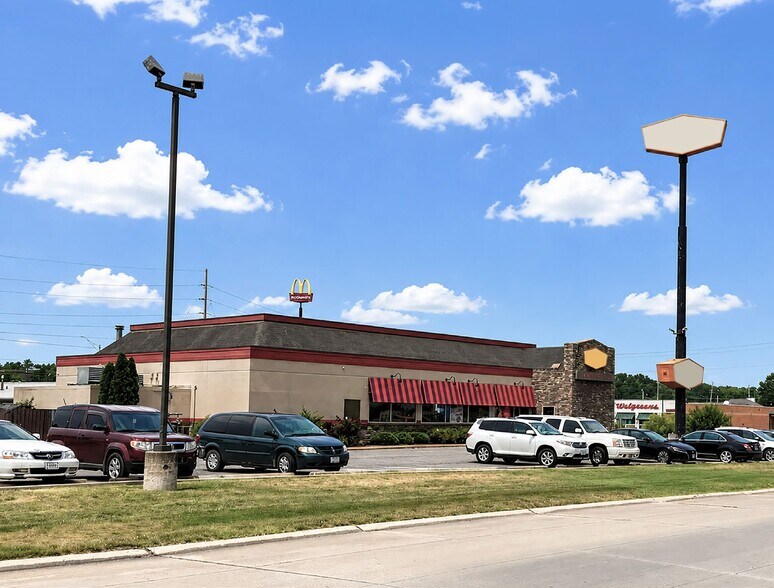More Photos Of 1 Merlin Dr, Troy Restaurant For Lease