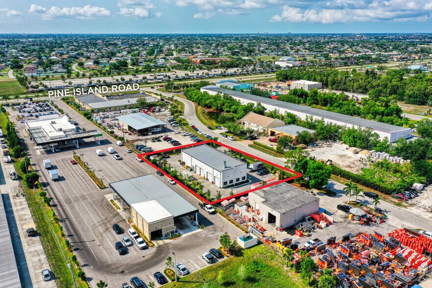 More Photos Of 329 NE 3rd Ave, Cape Coral Showroom For Sale