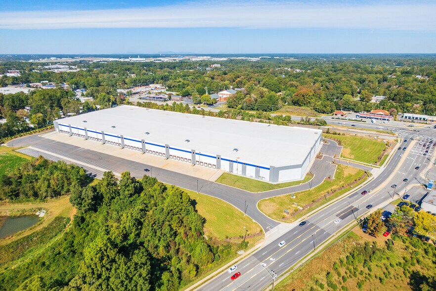 More Photos Of 100 Guilford College Rd, Greensboro Distribution For Lease