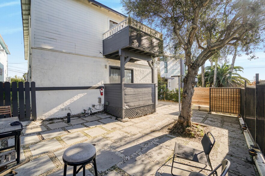 More Photos Of 240 3rd Ave, Venice Apartments For Sale