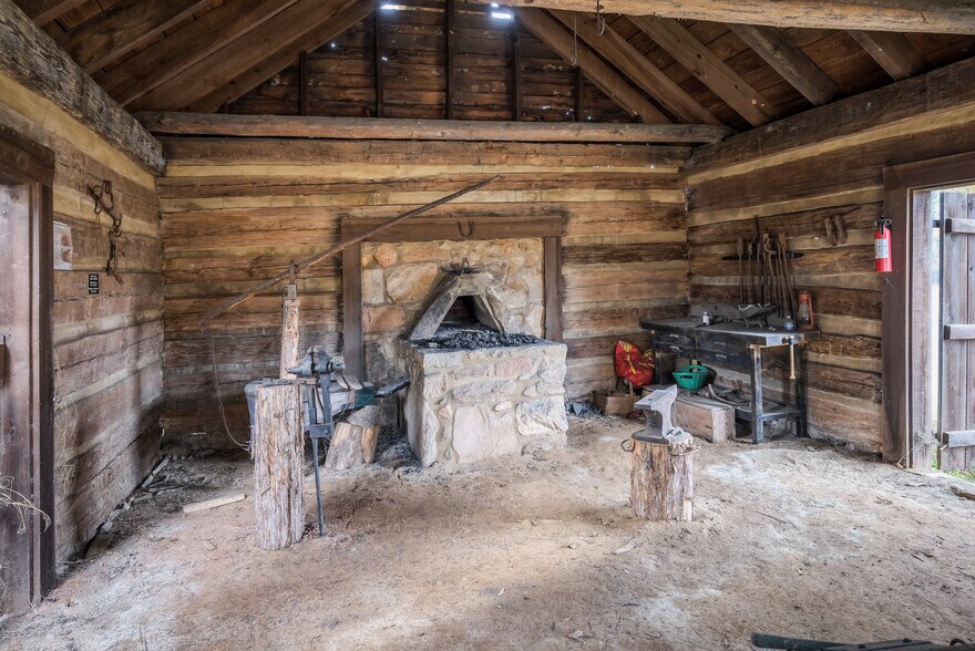 More Photos Of 163 Old Buncombe Rd, Union Specialty For Sale