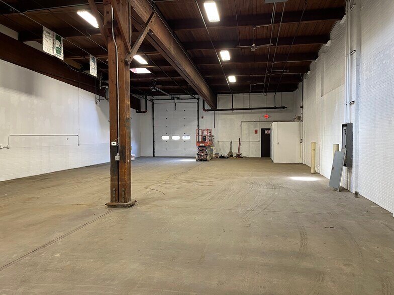 More Photos Of 108 Clematis Ave, Waltham Unknown For Lease