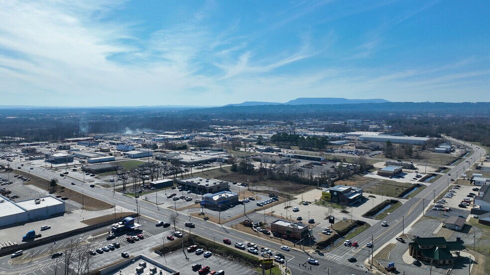 More Photos Of 2220 E Parkway, Russellville Freestanding For Sale