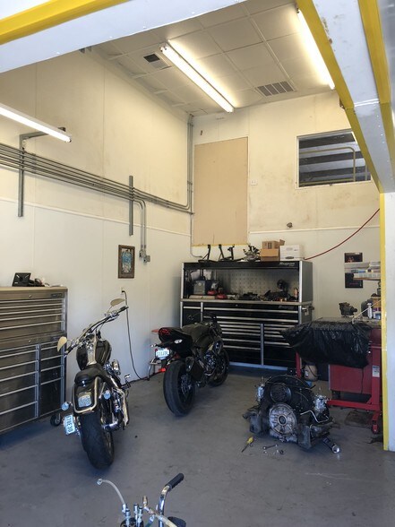 More Photos Of 2522 Shell Rd, Georgetown Light Manufacturing For Lease