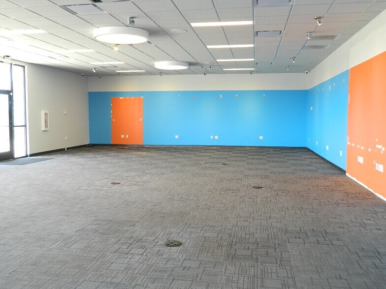 More Photos Of 912 Commerce Dr, Fairfield Freestanding For Lease