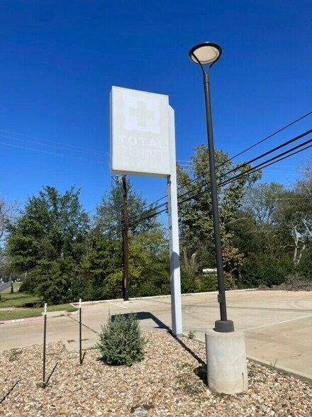 More Photos Of 2826 S Henderson Blvd, Kilgore Freestanding For Sale
