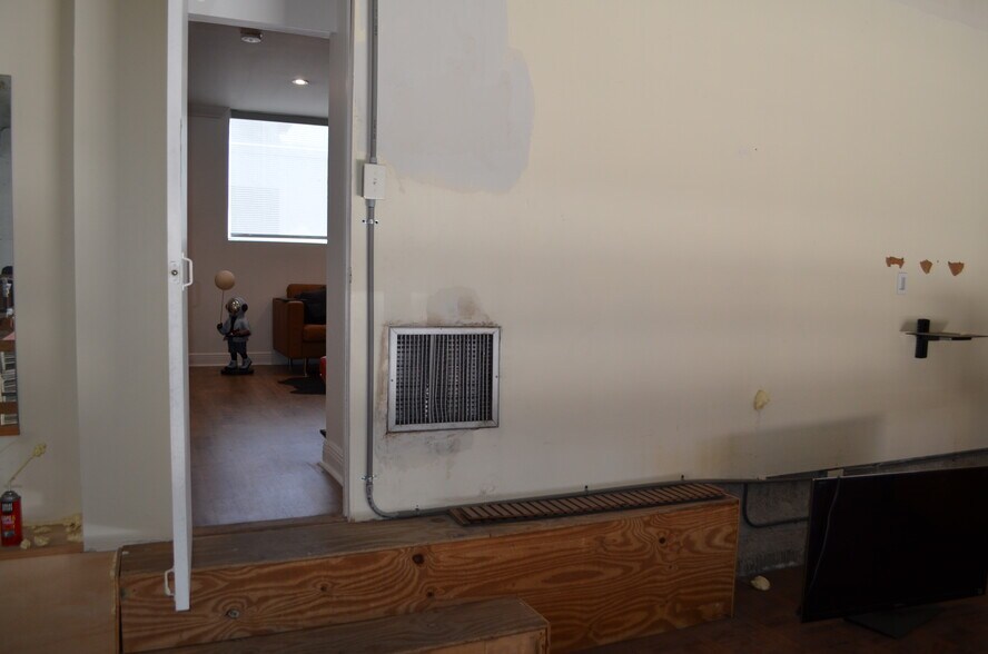 More Photos Of 7311-7323 NW 12th St, Miami Light Distribution For Sale