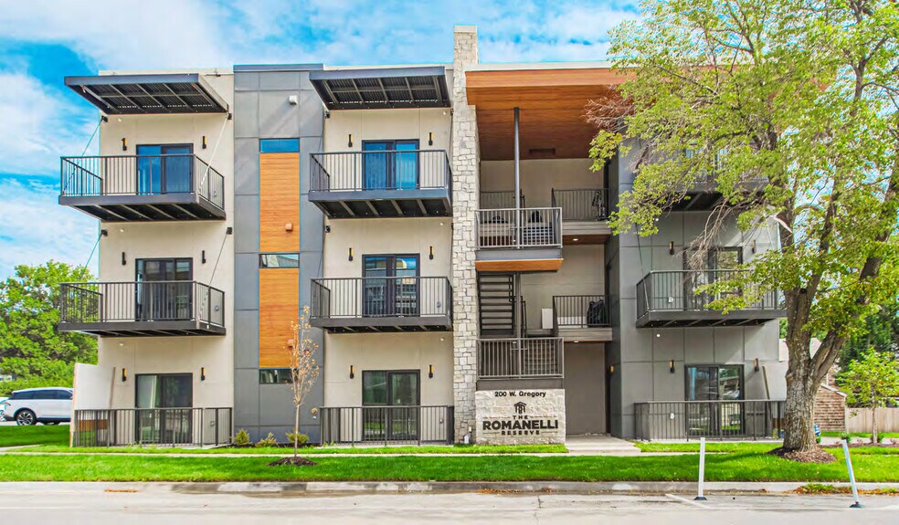 More Photos Of 200 W Gregory Blvd, Kansas City Apartments For Sale