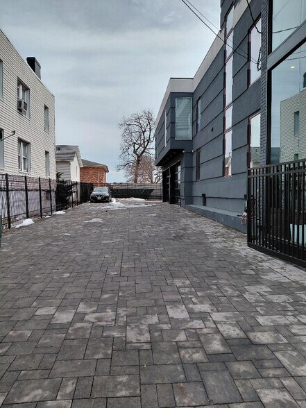 More Photos Of 422 Anderson Ave, Cliffside Park General Retail For Sale