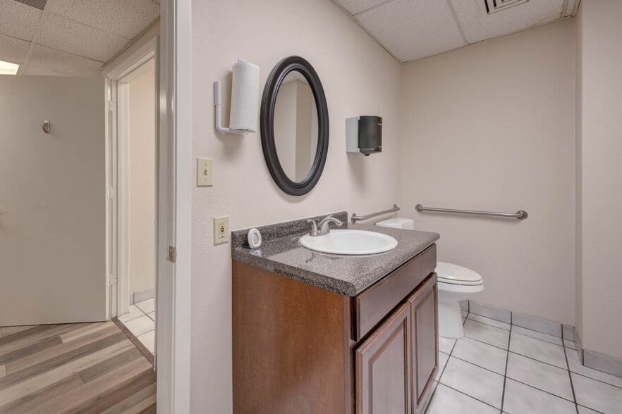 More Photos Of 700-H Everhart Rd, Corpus Christi Office For Sale