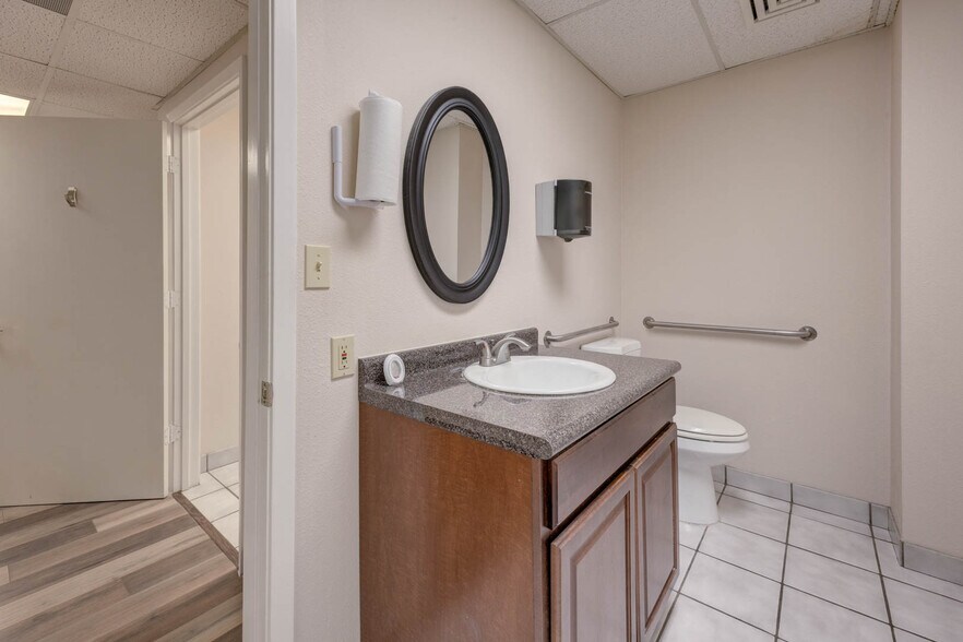 More Photos Of 700-H Everhart Rd, Corpus Christi Office For Sale