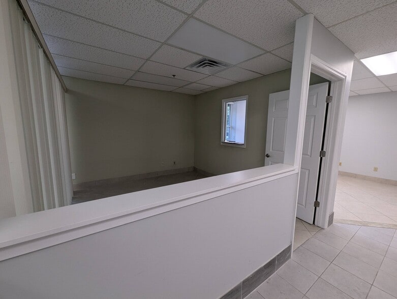 More Photos Of 701 NW Federal Hwy, Stuart Medical For Lease