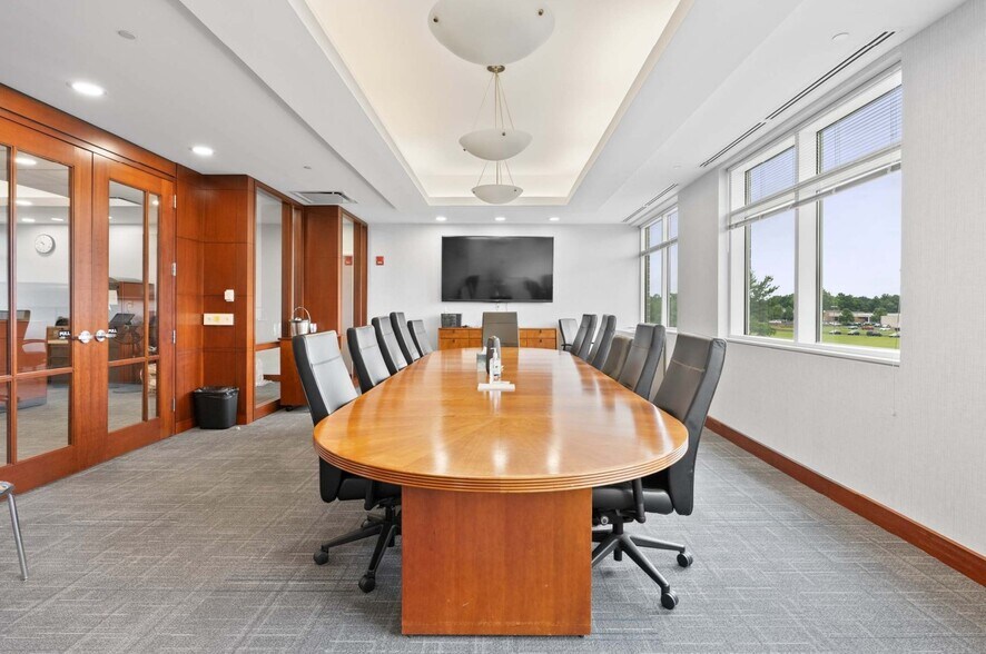 More Photos Of 662 Penn St, Newtown Office For Sale