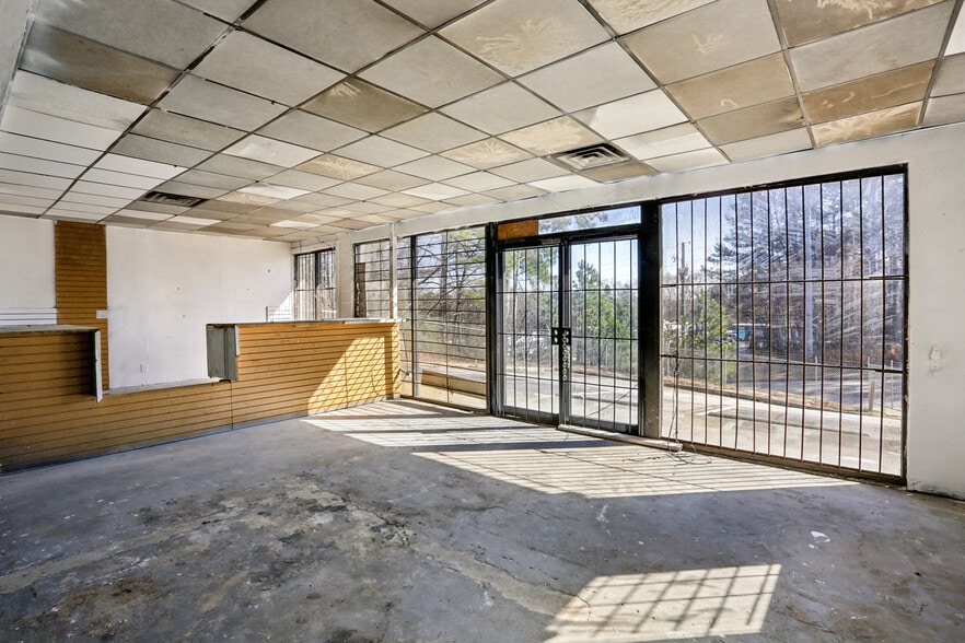 More Photos Of 2988 Rainbow Dr, Decatur General Retail For Sale