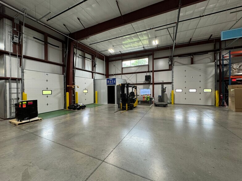 More Photos Of 100 E Kelso Rd, Kaukauna Manufacturing For Lease