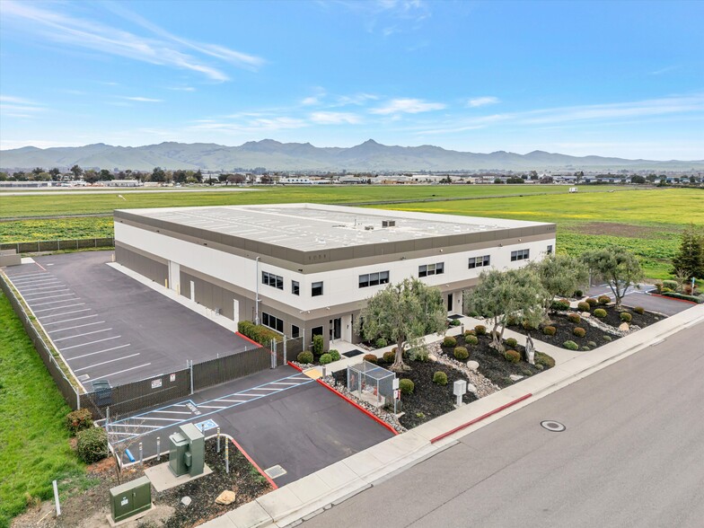 More Photos Of 1851 Airway Dr, Hollister Light Distribution For Lease